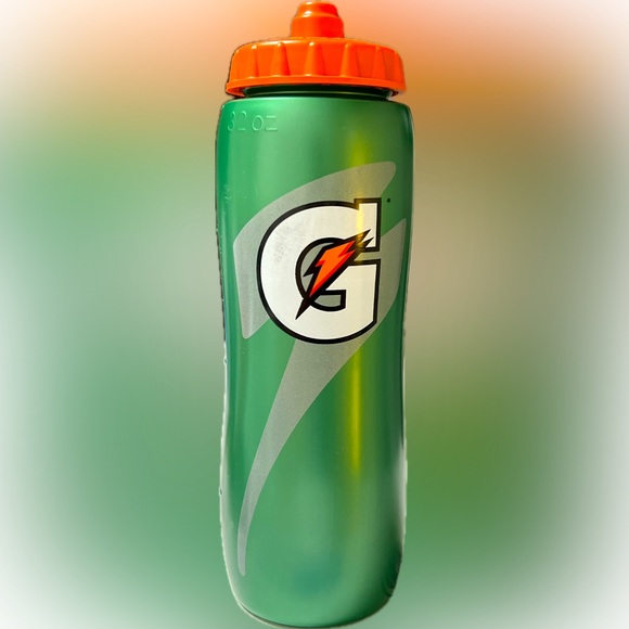 Green Gatorade 32 Ounce Water Bottle - Picture 2 of 4